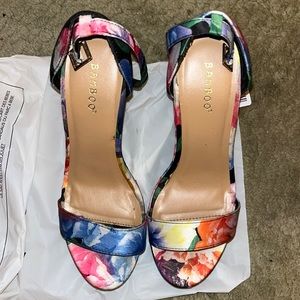 Floral print wedge sandals. Size 8. Like 🆕. Worn 1-2 times.
